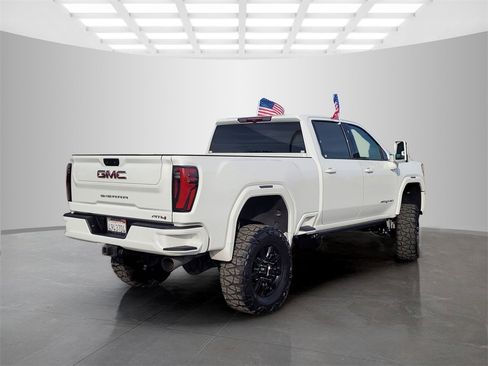 Used 2024 GMC Sierra 2500 AT4 image 4