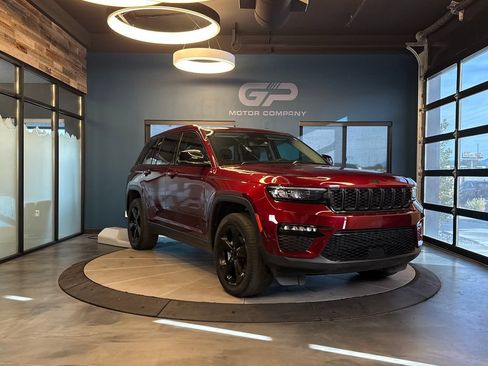Used 2023 Jeep Grand Cherokee Limited w/ Black Appearance Package AWD/4WD image 1
