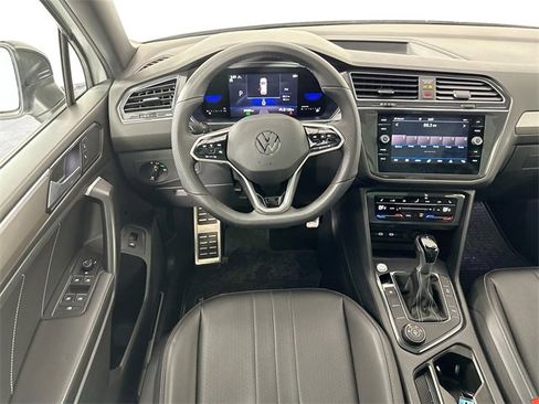 Used 2022 Volkswagen Tiguan SE R-Line image 11