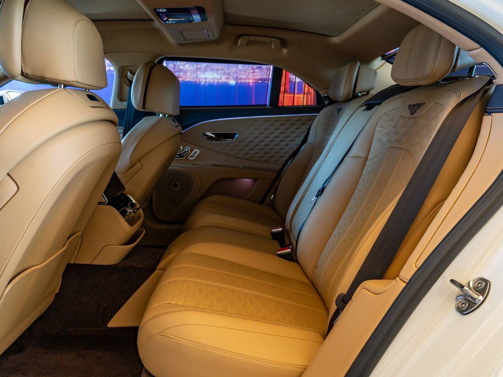Used 2025 Bentley Flying Spur Plug-In Hybrid AWD/4WD image 23