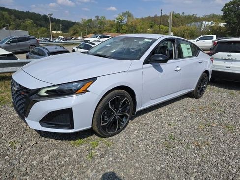 New 2025 Nissan Altima 2.5 SR image 1