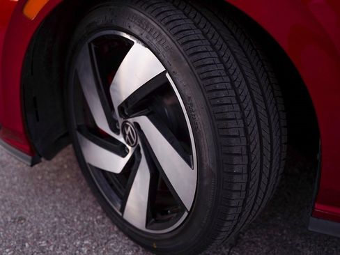 Used 2022 Volkswagen GTI S image 3