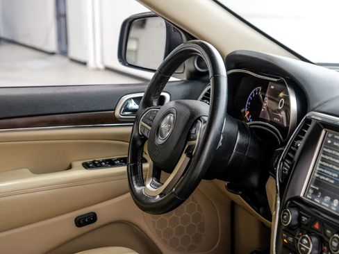 Used 2017 Jeep Grand Cherokee Limited image 14