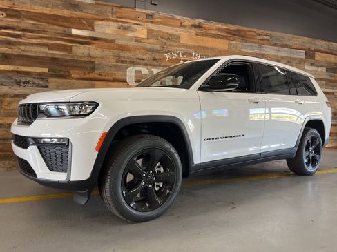 New 2026 Jeep Grand Cherokee L Limited w/ Limited Altitude Package AWD/4WD image 16