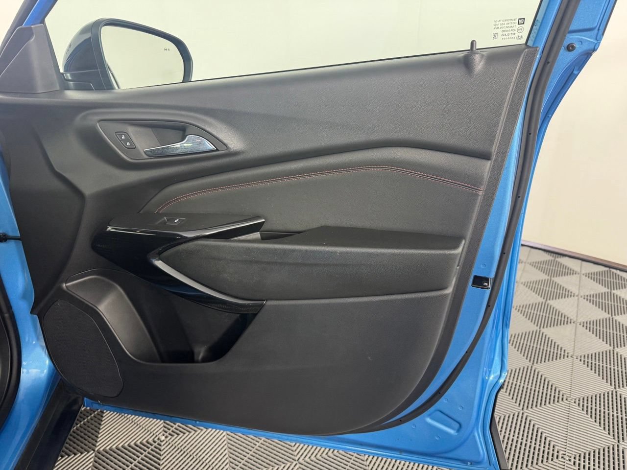Used 2025 Chevrolet Trax RS w/ Driver Confidence Package FWD image 24