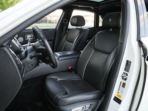 Used 2019 Rolls-Royce Ghost RWD image 17
