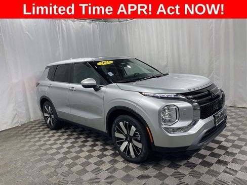 New 2025 Mitsubishi Outlander SE image 2