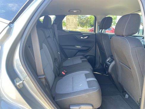 Used 2025 Chevrolet Blazer LT FWD image 11