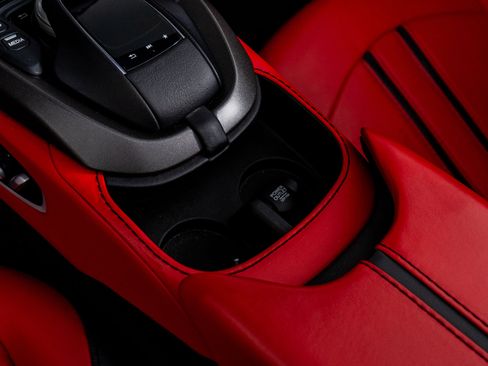 Used 2021 Aston Martin V8 Vantage Convertible image 34