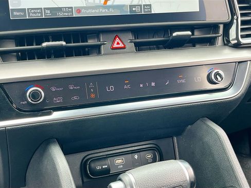 Certified 2024 Kia Sportage EX AWD/4WD image 17