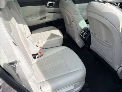 Certified 2025 Kia Sorento SX image 33