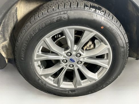 Used 2022 Ford Explorer XLT w/ Equipment Group 202A image 11