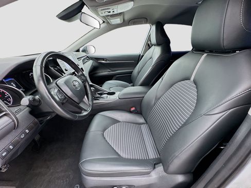 Used 2024 Toyota Camry SE image 13