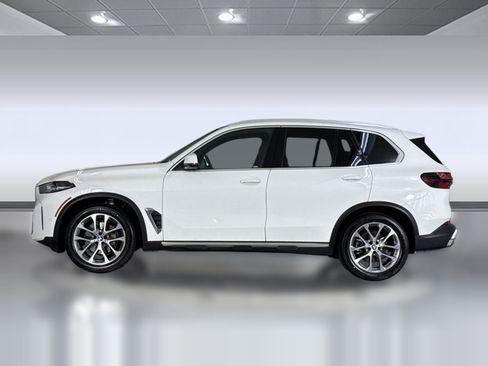 Used 2024 BMW X5 sDrive40i w/ Parking Assistance Package RWD image 2