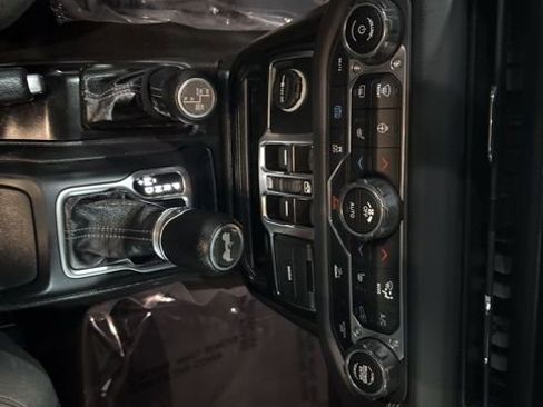 Used 2024 Jeep Wrangler Unlimited Sahara AWD/4WD image 16