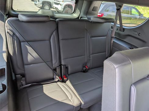 Used 2025 Chevrolet Suburban Z71 image 13