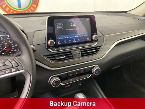 Used 2025 Nissan Altima 2.5 SV FWD image 2