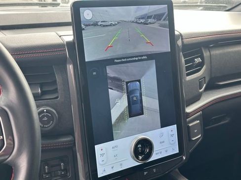 Used 2023 Ford Expedition Limited image 9