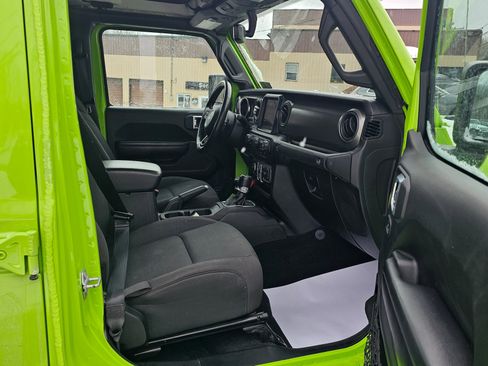 Used 2021 Jeep Gladiator Willys image 7
