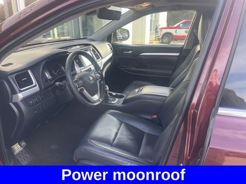 Used 2019 Toyota Highlander XLE image 12