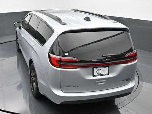 Used 2023 Chrysler Pacifica Limited w/ S Appearance Package image 41