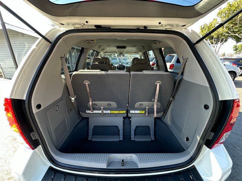 Used 2008 Hyundai Entourage GLS FWD image 11