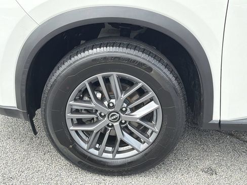Used 2024 Nissan Rogue S AWD/4WD image 30