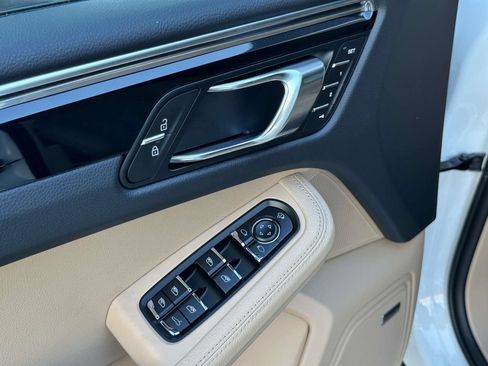 New 2026 Porsche Macan AWD/4WD image 18