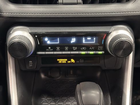 Used 2022 Toyota RAV4 LE image 23