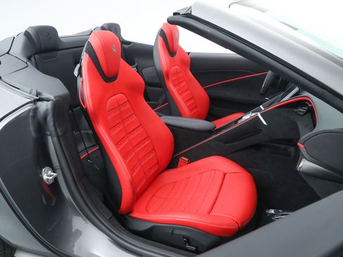 Certified 2025 Ferrari Roma Spider image 23