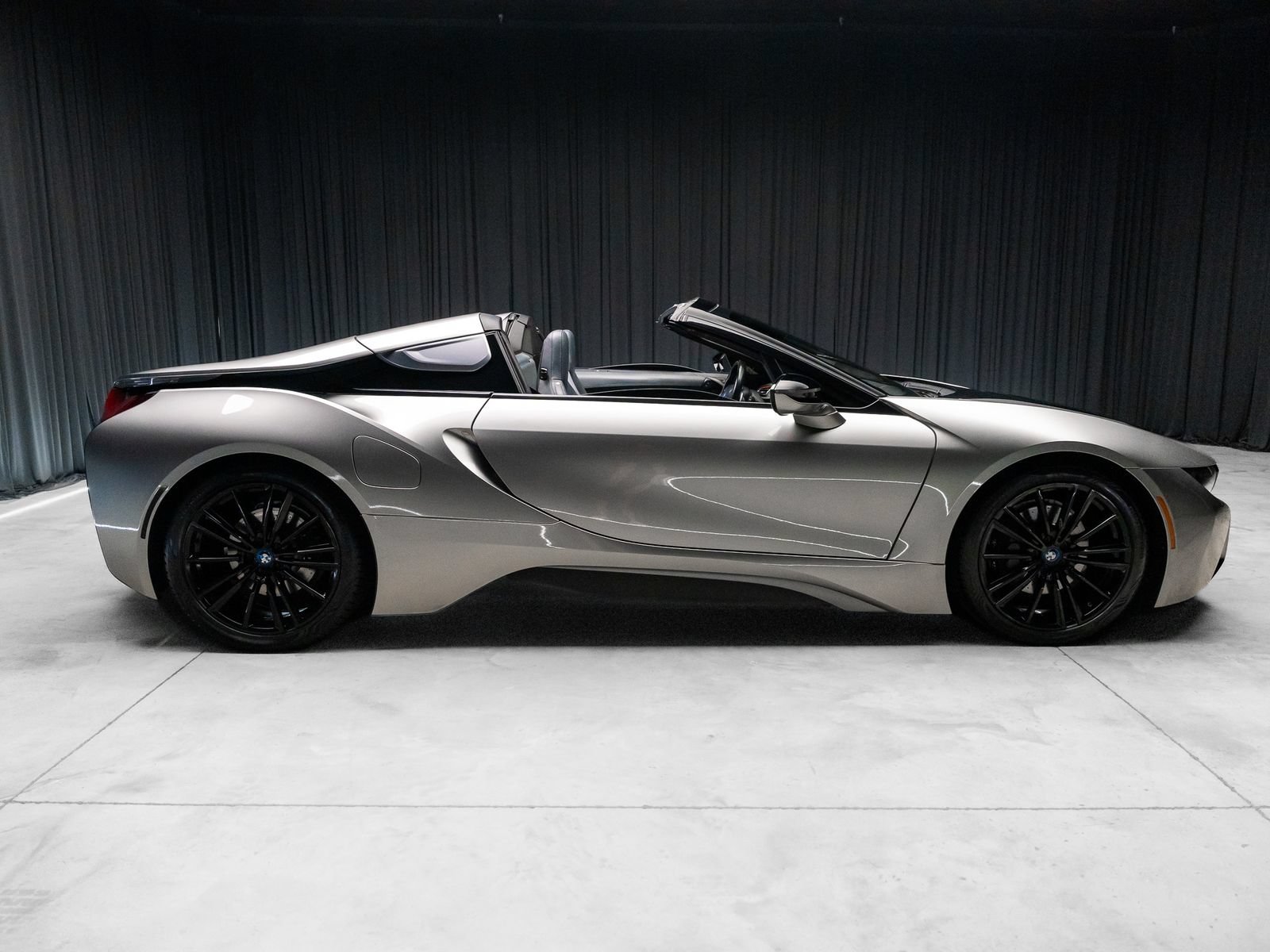 Used 2019 BMW i8 Roadster AWD/4WD image 16