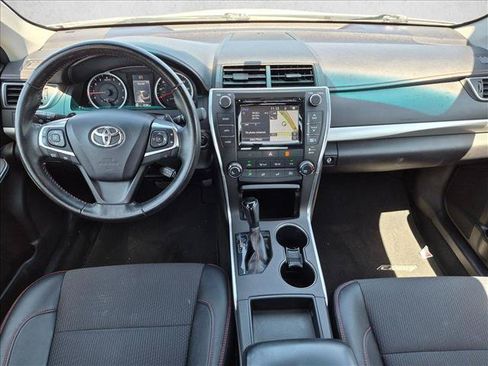 Used 2016 Toyota Camry SE w/ Moonroof Package FWD image 17