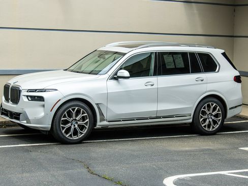 Used 2024 BMW X7 xDrive40i AWD/4WD image 3