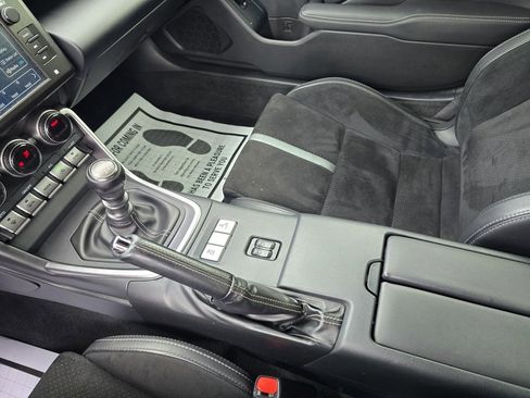 Used 2024 Toyota GR86 Premium image 23