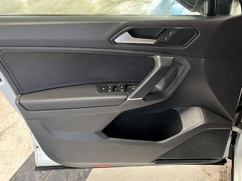 Used 2018 Volkswagen Tiguan SEL image 15
