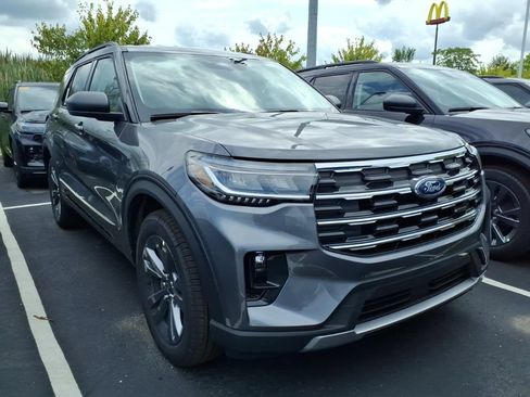 New 2026 Ford Explorer Active w/ Active Comfort Package AWD/4WD image 2