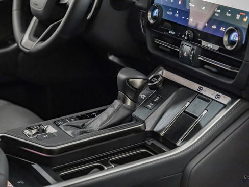 Used 2025 Lexus GX 550 w/ Accessory Package (2T) image 54