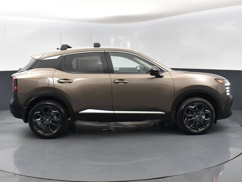 New 2026 Nissan Kicks SR w/ Illumination Package AWD/4WD image 8