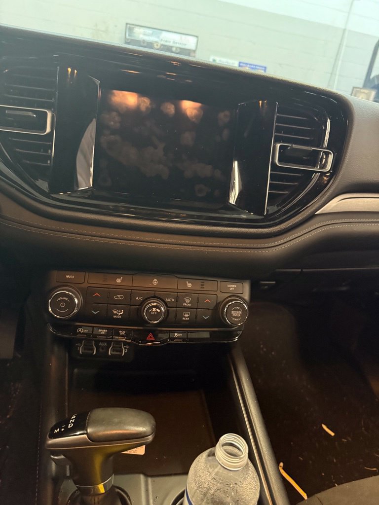 Used 2023 Dodge Durango SXT w/ SXT Blacktop Group AWD/4WD image 16