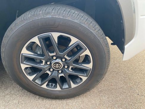 Used 2023 Toyota Tundra Limited AWD/4WD image 6