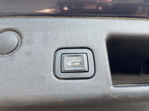 Used 2018 Chevrolet Equinox LT FWD image 28