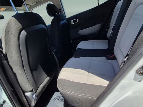 Used 2023 Hyundai Venue SEL FWD image 14