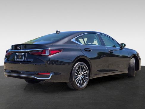 Used 2024 Lexus ES 250 w/ Premium Package AWD/4WD image 4