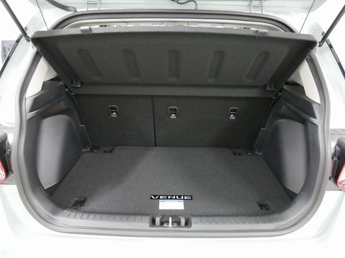 New 2025 Hyundai Venue SEL image 17