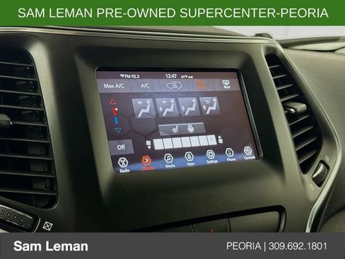 Used 2019 Jeep Cherokee Latitude Plus w/ Cold Weather Group AWD/4WD image 15