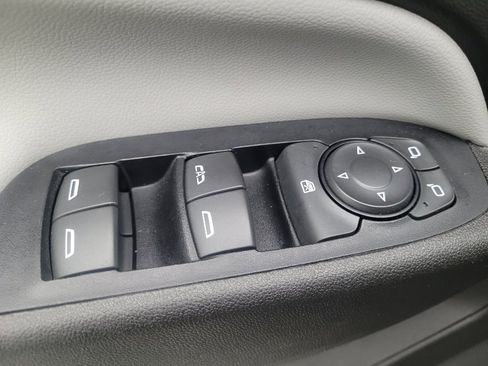 Used 2019 Chevrolet Equinox LS image 27