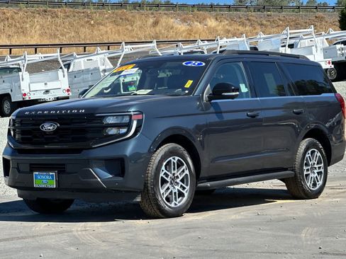 Certified 2025 Ford Expedition Active AWD/4WD image 8