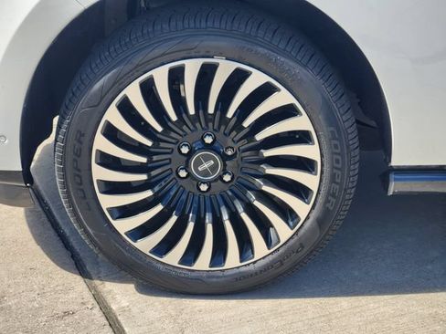 Used 2020 Lincoln Navigator L Black Label w/ Cargo Convenience Package AWD/4WD image 10