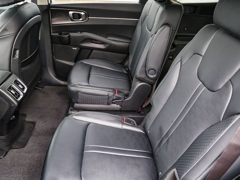 Certified 2026 Kia Sorento EX w/ EX Premium Package AWD/4WD image 17