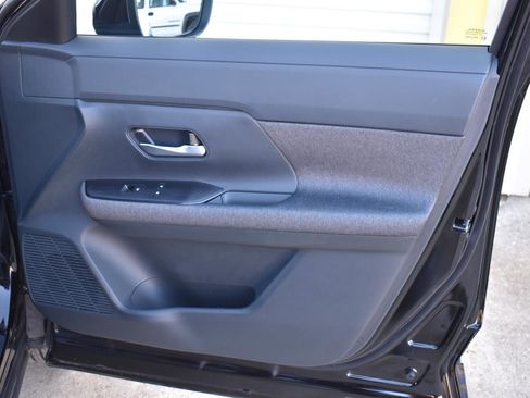 Certified 2025 Nissan Kicks SV image 38